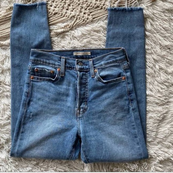 Supper cute Levi’s but I never wear them anymore - Picture 3 of 3